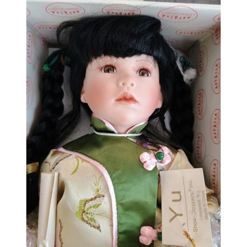 Vintage Show Stoppers 18" Yu Porcelain Doll Asian Green Satin Original Box